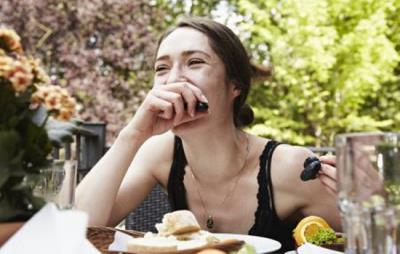 早上空腹喝食醋减肥吗，早上喝醋可是会伤胃的哟 减肚子 第1张
