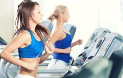 在跑步机跑步伤膝盖吗，怎么科学的使用跑步机才不会伤膝盖 跑步减肥 第2张