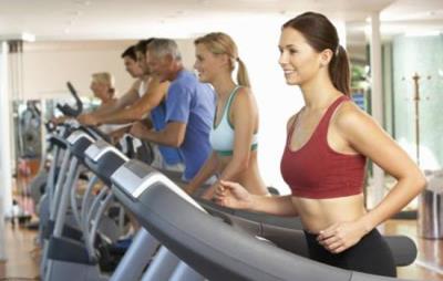 在跑步机跑步伤膝盖吗，怎么科学的使用跑步机才不会伤膝盖 跑步减肥 第1张