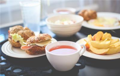 晚上吃东西的危害,晚上怎样吃东西最健康 饮食减肥 第1张-瘦瘦减肥网 晚上吃东西的危害,晚上怎样吃东西最健康 饮食减肥 第1张