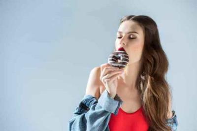 单腿站立减肥动作，每天单腿站5分钟减肥效果好 瘦腿 第7张