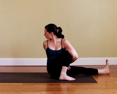 瑜伽减肥的动作，8个经典瑜伽减肥动作 瑜伽减肥 第8张