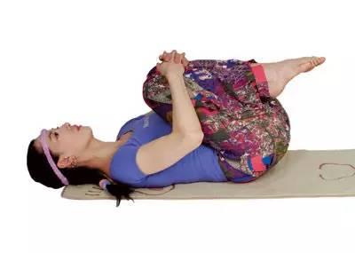 瑜伽减肥动作,瑜伽帮你轻松减掉肚子 瑜伽减肥 第6张-瘦瘦减肥网 瑜伽减肥动作,瑜伽帮你轻松减掉肚子 瑜伽减肥 第6张