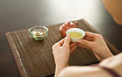 荷叶茶晚上可以喝吗，视情况睡前适当喝点也无碍 减肥饮品 第4张