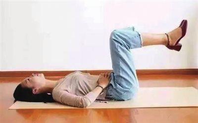 9式瘦小腿的瑜伽动作,让你变身美腿女王 瑜伽减肥 第3张-瘦瘦减肥网 9式瘦小腿的瑜伽动作,让你变身美腿女王 瑜伽减肥 第3张