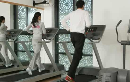 冬季健身房穿什么,冬天健身衣物穿着有讲究 减肥 第2张-瘦瘦减肥网 冬季健身房穿什么,冬天健身衣物穿着有讲究 减肥 第2张