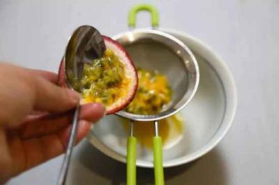 百香果沙拉的制作,春日减肥菜的家常做法 减肥 第5张-瘦瘦减肥网 百香果沙拉的制作,春日减肥菜的家常做法 减肥 第5张