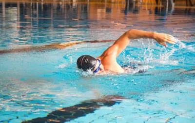 游泳能瘦腿吗,游泳时水中慢跑瘦腿更快 瘦腿 第7张-瘦瘦减肥网 游泳能瘦腿吗,游泳时水中慢跑瘦腿更快 瘦腿 第7张