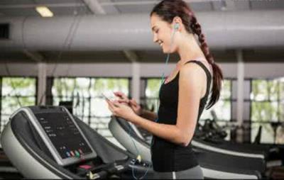 跑步机跑步前怎么热身,这几招教你如何热身防止受伤 跑步减肥 第3张-瘦瘦减肥网 跑步机跑步前怎么热身,这几招教你如何热身防止受伤 跑步减肥 第3张