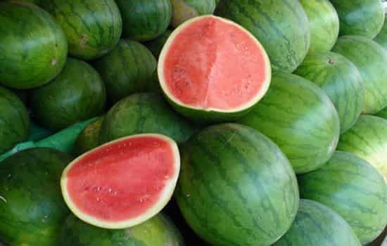 西瓜热量高吗，夏天过量吃西瓜小心发胖 饮食减肥 第4张