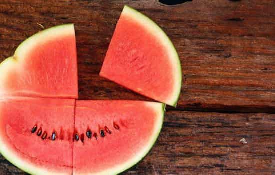 西瓜热量高吗，夏天过量吃西瓜小心发胖 饮食减肥 第3张