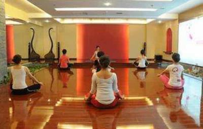 练高温瑜伽的注意事项,高温瑜伽前中后的注意事项要牢记 瑜伽减肥 第1张-瘦瘦减肥网 练高温瑜伽的注意事项,高温瑜伽前中后的注意事项要牢记 瑜伽减肥 第1张