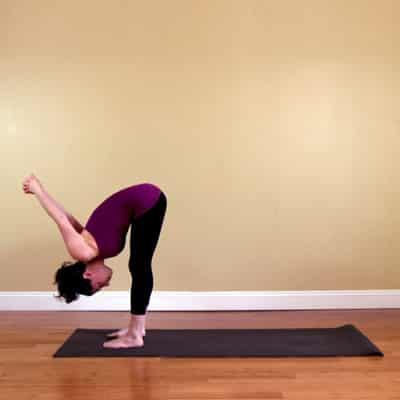 轻松又简单瑜伽减肥动作,健康重获两位数体重 瑜伽减肥 第1张-瘦瘦减肥网 轻松又简单瑜伽减肥动作,健康重获两位数体重 瑜伽减肥 第1张