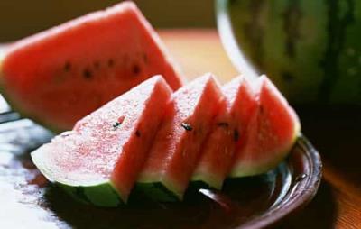 减肥期间能吃西瓜吗,减肥期间吃西瓜注意5大要点 饮食减肥 第2张-瘦瘦减肥网 减肥期间能吃西瓜吗,减肥期间吃西瓜注意5大要点 饮食减肥 第2张