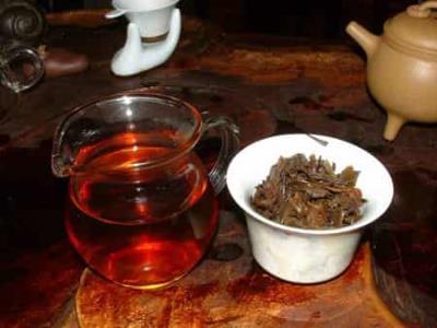 喝普洱茶的功效与禁忌,加点菊花减肥降脂更明显 减肥饮品 第6张-瘦瘦减肥网 喝普洱茶的功效与禁忌,加点菊花减肥降脂更明显 减肥饮品 第6张