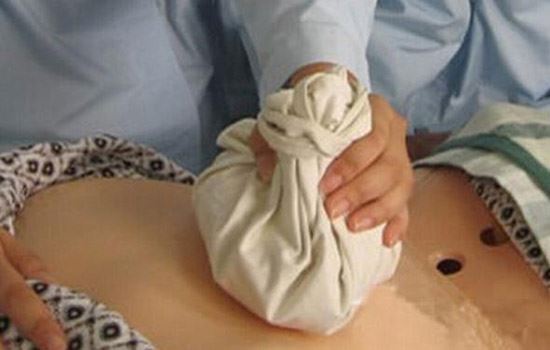 炒盐热敷小腹的功效(每天热敷小腹可以消除妇科病) 减肚子 第1张