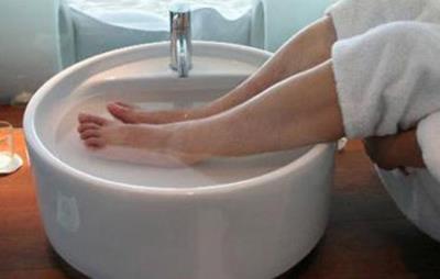 跑步后可以泡脚吗，运动后泡脚用冷水OR热水 跑步减肥 第6张