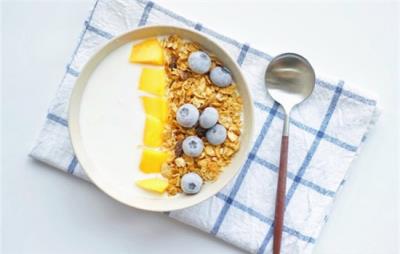 晚上喝酸奶会胖吗,不会长胖但最好不选市售酸奶 减肥 第2张-瘦瘦减肥网 晚上喝酸奶会胖吗,不会长胖但最好不选市售酸奶 减肥 第2张