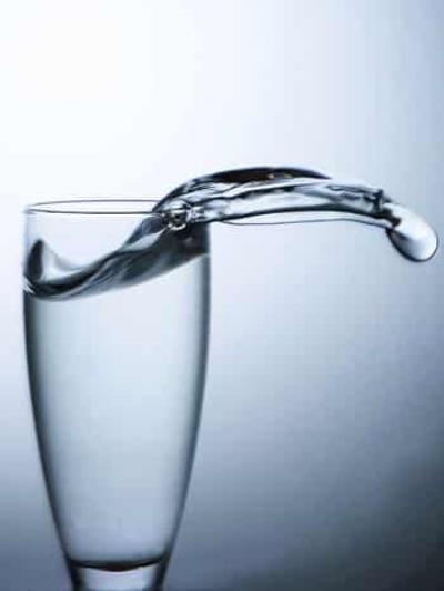 夏季多喝水能减肥吗,看超级懒人如何减肥法 懒人减肥 第1张-瘦瘦减肥网 夏季多喝水能减肥吗,看超级懒人如何减肥法 懒人减肥 第1张