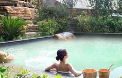 泡温泉可以减肥吗,冬季力荐温泉沐浴减肥法 减肥方法 第1张-瘦瘦减肥网 泡温泉可以减肥吗,冬季力荐温泉沐浴减肥法 减肥方法 第1张