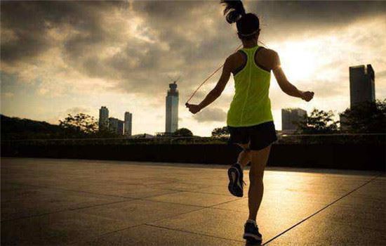 每天晚上坚持跳绳可以减肥吗,晚上不吃饭跳绳减肥吗 跳绳减肥 第4张-瘦瘦减肥网 每天晚上坚持跳绳可以减肥吗,晚上不吃饭跳绳减肥吗 跳绳减肥 第4张