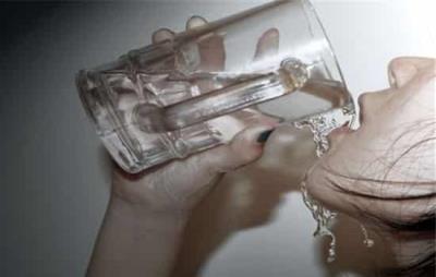 做完瑜伽能喝水吗,瑜伽后忌立即及过量饮水 瑜伽减肥 第3张-瘦瘦减肥网 做完瑜伽能喝水吗,瑜伽后忌立即及过量饮水 瑜伽减肥 第3张