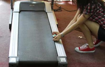 跑步机润滑油怎么加,给跑带加润滑油也有讲究 跑步减肥 第2张-瘦瘦减肥网 跑步机润滑油怎么加,给跑带加润滑油也有讲究 跑步减肥 第2张