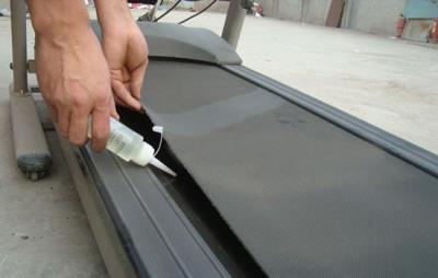 跑步机润滑油怎么加,给跑带加润滑油也有讲究 跑步减肥 第1张-瘦瘦减肥网 跑步机润滑油怎么加,给跑带加润滑油也有讲究 跑步减肥 第1张