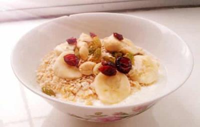 香蕉减肥法的制作方法，香蕉加它们排毒美颜又减肥 减肥方法 第1张