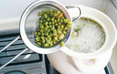 喝绿豆汤能减肥吗,夏季推荐绿豆汤减肥法 减肥方法 第9张-瘦瘦减肥网 喝绿豆汤能减肥吗,夏季推荐绿豆汤减肥法 减肥方法 第9张