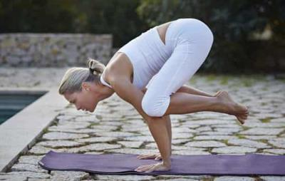 瘦手臂的瑜伽动作,快速瘦手臂瑜伽胳膊不变粗 瑜伽减肥 第4张-瘦瘦减肥网 瘦手臂的瑜伽动作,快速瘦手臂瑜伽胳膊不变粗 瑜伽减肥 第4张