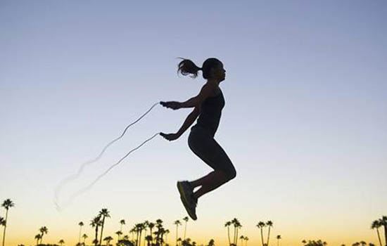 跳绳减肥可以晚上跳吗(每天晚上跳绳能减肥吗) 跳绳减肥 第1张-瘦瘦减肥网 跳绳减肥可以晚上跳吗(每天晚上跳绳能减肥吗) 跳绳减肥 第1张