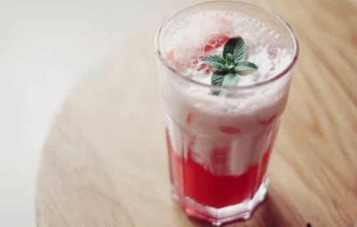 西瓜和牛奶能一起吃吗,鲜奶西瓜餐美容减肥加倍 饮食减肥 第3张-瘦瘦减肥网 西瓜和牛奶能一起吃吗,鲜奶西瓜餐美容减肥加倍 饮食减肥 第3张