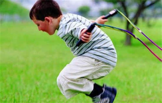 儿童跳绳减肥的正确方法,儿童怎样减肥最有效 跳绳减肥 第1张-瘦瘦减肥网 儿童跳绳减肥的正确方法,儿童怎样减肥最有效 跳绳减肥 第1张