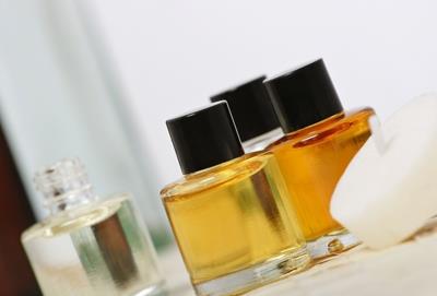 什么精油有丰胸功效,分享精油丰胸按摩手法 丰胸 第1张-瘦瘦减肥网 什么精油有丰胸功效,分享精油丰胸按摩手法 丰胸 第1张