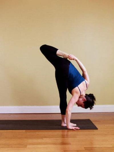 瑜伽瘦小腿动作图片,推荐8个有效瑜伽瘦小腿动作 瑜伽减肥 第4张-瘦瘦减肥网 瑜伽瘦小腿动作图片,推荐8个有效瑜伽瘦小腿动作 瑜伽减肥 第4张