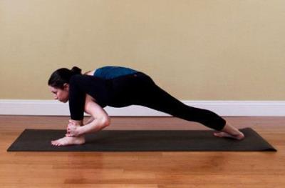 瑜伽瘦小腿动作图片,推荐8个有效瑜伽瘦小腿动作 瑜伽减肥 第6张-瘦瘦减肥网 瑜伽瘦小腿动作图片,推荐8个有效瑜伽瘦小腿动作 瑜伽减肥 第6张