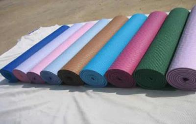 瑜伽垫什么材质好，PVC和TPE较适合初学者购买 瑜伽减肥 第1张