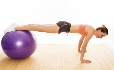 瑜伽球瘦肚子动作,7个动作练就完美腹型 瑜伽减肥 第2张-瘦瘦减肥网 瑜伽球瘦肚子动作,7个动作练就完美腹型 瑜伽减肥 第2张