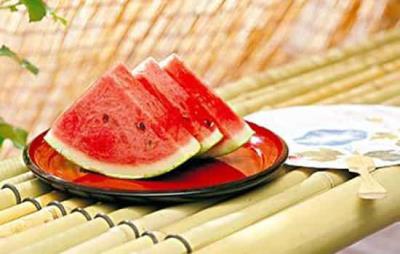 晚上吃西瓜会长胖吗，夏季西瓜可口也别乱吃 饮食减肥 第4张