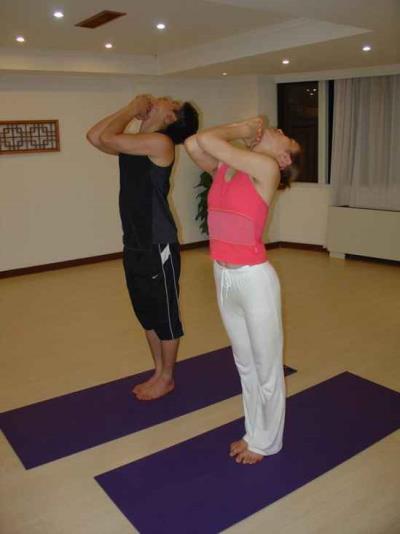 高温瑜伽26式,图文详解26式高温瑜伽的做法 瑜伽减肥 第2张-瘦瘦减肥网 高温瑜伽26式,图文详解26式高温瑜伽的做法 瑜伽减肥 第2张