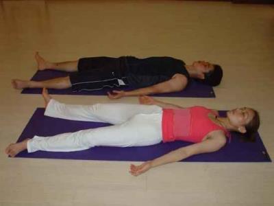 高温瑜伽26式,图文详解26式高温瑜伽的做法 瑜伽减肥 第14张-瘦瘦减肥网 高温瑜伽26式,图文详解26式高温瑜伽的做法 瑜伽减肥 第14张