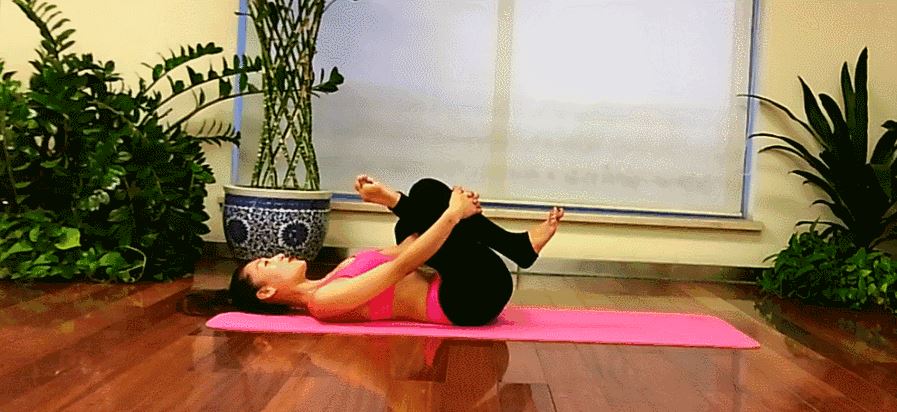 瑜伽提臀动作怎么做,六个瑜伽动作拯救你的“塌塌臀 提臀 第5张-瘦瘦减肥网 瑜伽提臀动作怎么做,六个瑜伽动作拯救你的“塌塌臀 提臀 第5张