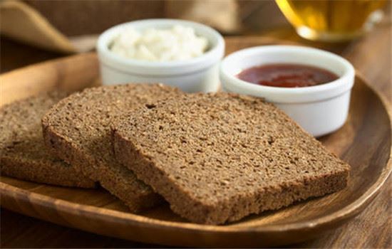 黑麦面包怎么保存和怎么吃最好,放在冰箱里可以吗 饮食减肥 第2张-瘦瘦减肥网 黑麦面包怎么保存和怎么吃最好,放在冰箱里可以吗 饮食减肥 第2张