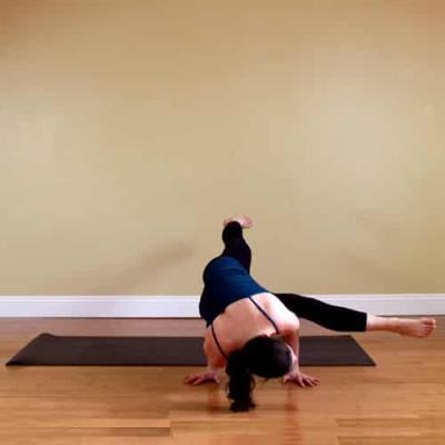 小腿肌肉发达怎么办,10个减肥瘦腿瑜伽动作练就完美线条 瘦腿 第1张-瘦瘦减肥网 小腿肌肉发达怎么办,10个减肥瘦腿瑜伽动作练就完美线条 瘦腿 第1张