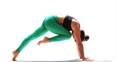 简单的瑜伽减肥动作，在家做什么动作有效减肥 瑜伽减肥 第4张