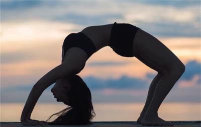 深蹲的好处和坏处，深蹲最大好处在于翘臀瘦腿 瘦腿 第6张