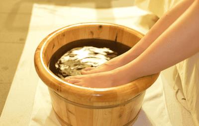 白醋泡脚可以减肥吗,寒冬醋泡脚减肥法值得推荐 减肥方法 第2张-瘦瘦减肥网 白醋泡脚可以减肥吗,寒冬醋泡脚减肥法值得推荐 减肥方法 第2张