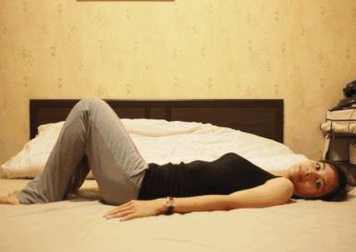 瑜伽瘦腿最有效的动作，睡前常做这5个瑜伽体式腿就细了 瘦腿 第2张