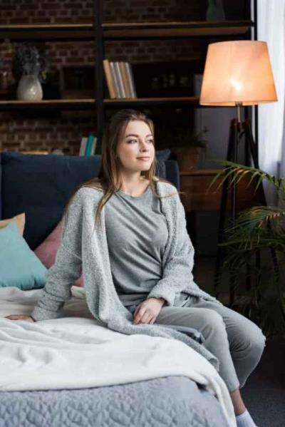 瘦肚子的动作，几个床上锻炼动作轻松减小腹 减肚子 第1张